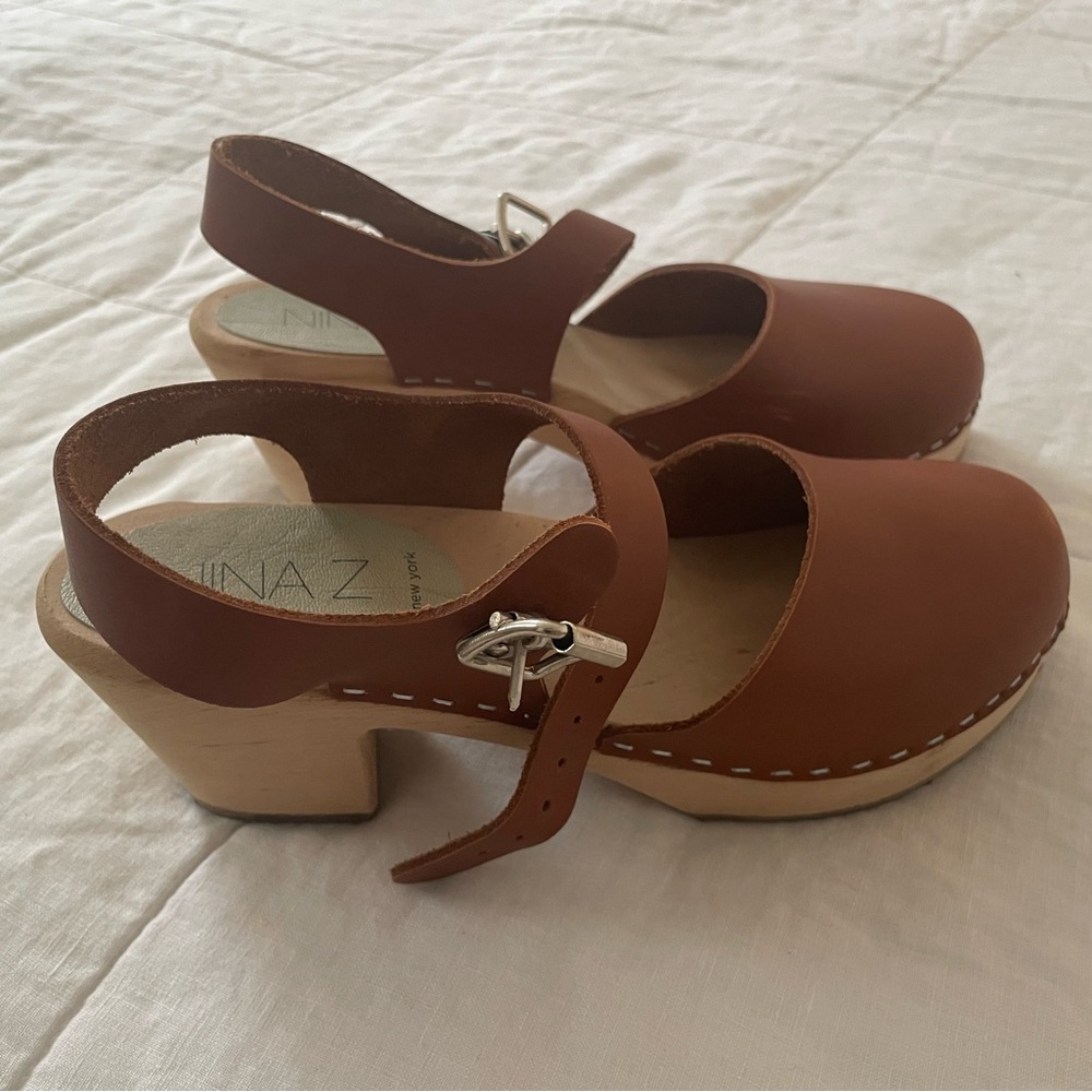 NWOT Nina Z Cognac Leather Clogs